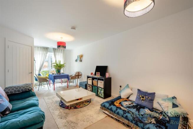 8702180-interior04.jpg