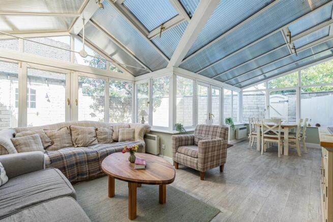 Conservatory - Family Room 1.jpg