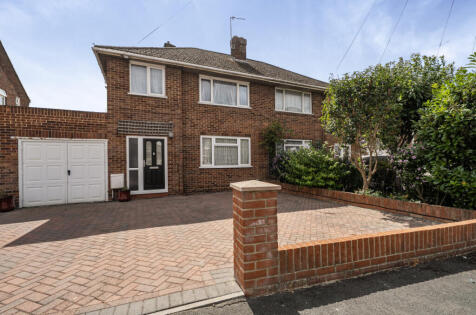 Burns Way, Upper Stratton, Swindon, SN2