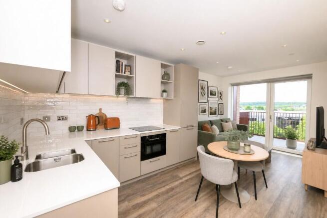 Kitchen & Dining