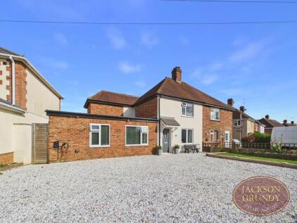 Northampton Road, Harpole, NN7 4DD