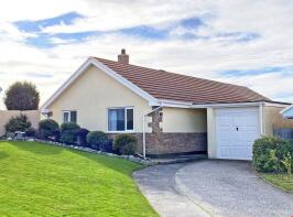 48, Wheal Golden Drive, Newquay TR8 5PE