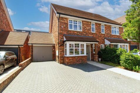 Red Cedar Avenue, Fleet, GU51