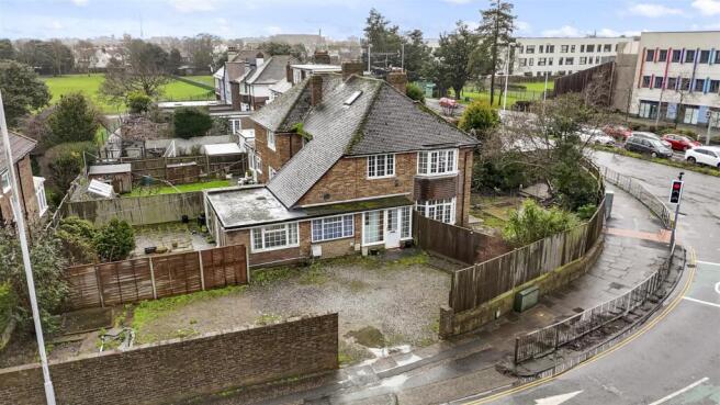 2 Sompting Avenue-001.JPG