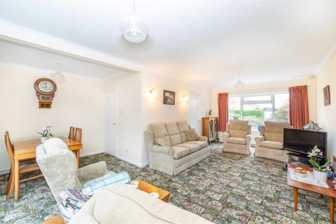 Lounge/Dining Room