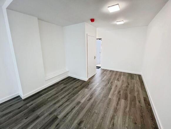 3258a9cf Shop 204.jpg