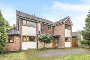 6, Stream Farm Close, Lower Bourne, Farnham GU10 3PD