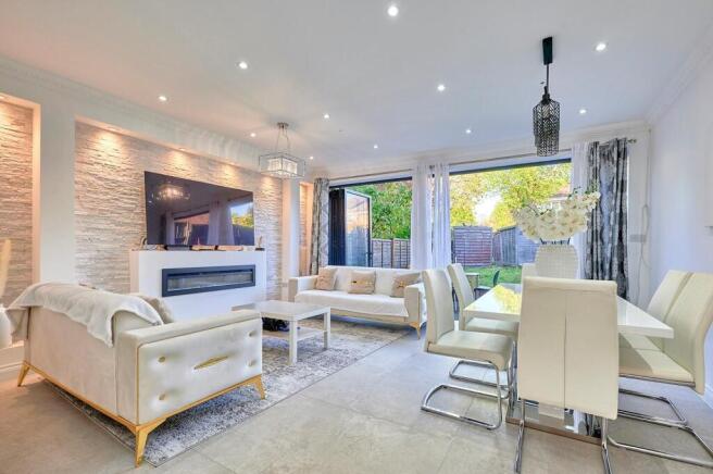 Sitting/Dining Area