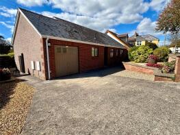 14b Coralstone, Hayston Avenue, Hakin, Milford Haven SA73 3EB