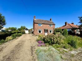 Toftrees, Heath Road, Hickling NR12 0YE