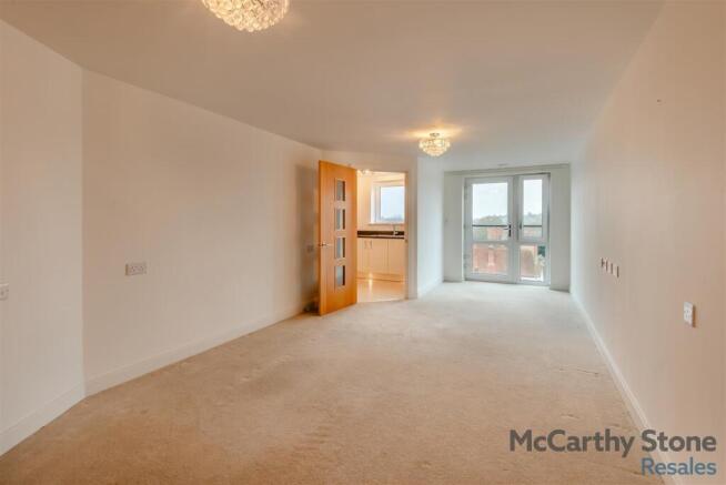 8679643-interior02.jpg