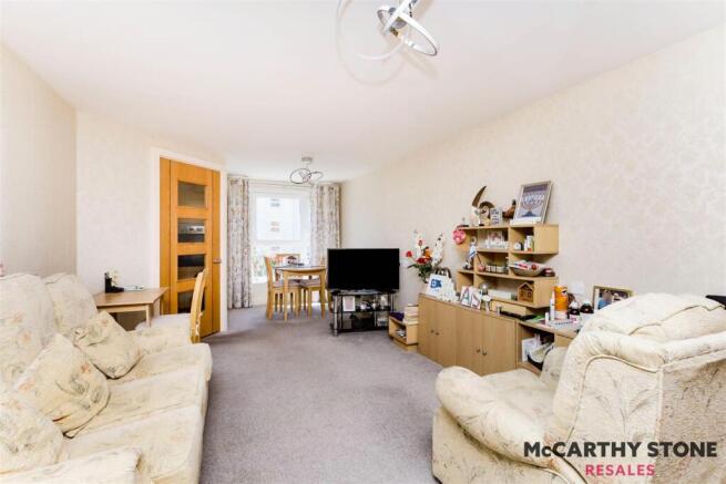 30martellocourtjevingtongardenseastbourne23.jpg