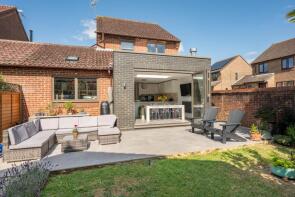 113, Acorn Avenue, Horsham RH13 8RT