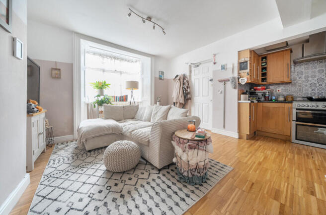 Sitting/Kitchen
