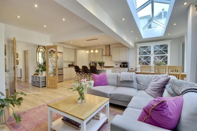 KITCHEN/FAMILY ROOM