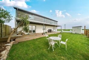 Seawynds, Tregurrian, Newquay TR8 4AE