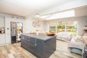 Finches, Hugletts Lane, Cade Street, Heathfield TN21 9BX