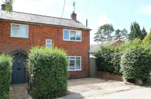 1, Manor Farm Mews, Manor Farm Lane, Tidmarsh, Reading RG8 8EY