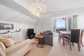 42, Fairwater Drive, Shepperton TW17 8EW