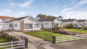 27, Foxhole Drive, Southgate, Swansea SA3 2BZ