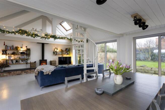 Corner_Cottage_16.jpg