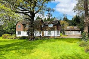 Crees Corner, Bell Hill, Petersfield GU32 2DP