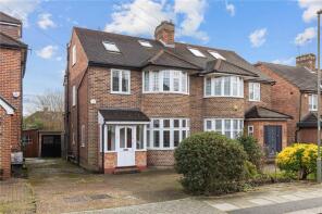 27, Linkside, North Finchley, London N12 7LE