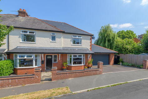 Walton Heath Road, Walton