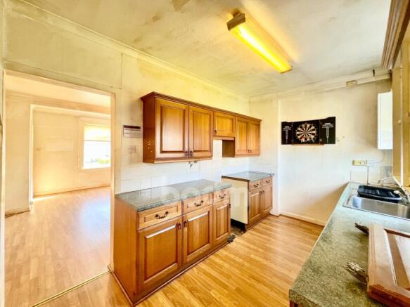 Moss Avenue, Linwood Kitchen