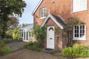 97 School Cottages, Worthing Road, Horsham RH13 8NQ