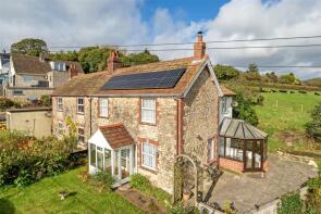 Fernleigh, Wadley Hill, Uplyme DT7 3SU