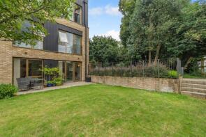 Flat 7, 16 Meadow View Court, The Orpines, Wateringbury, Maidstone ME18 5FA