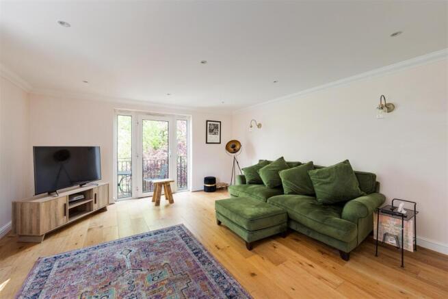 Churchfields, E18