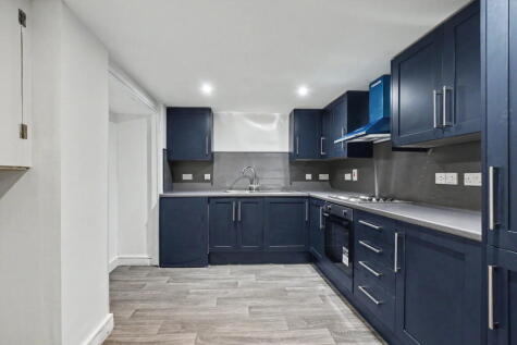 Flat 1, Luton Road, Chatham, Kent, ME4 5AA