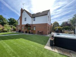 9, Shiplake Bottom, Peppard Common, Henley-on-thames RG9 5HG