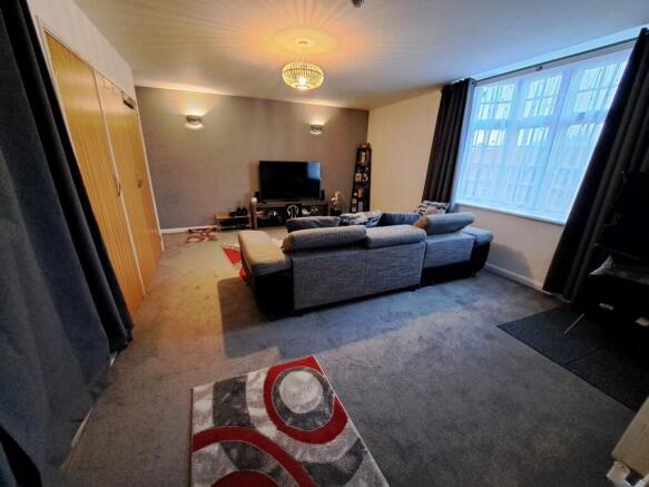BED / SITTING ROOM