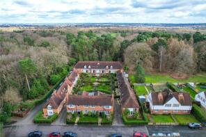 11, Coach House Mews, Whiteley Village Hersham, Walton-on-thames KT12 4BT