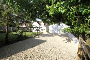 2, Hillview, Thame Road, Aylesbury HP18 9LL