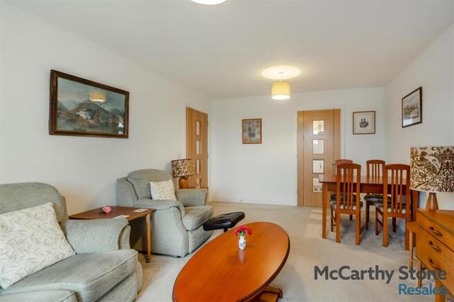 8677178-interior04.jpg
