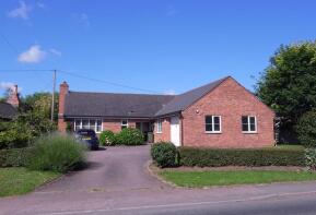 White Roses, A417 From Pike Cottage To Peascroft Via Ashperton, Ledbury HR8 2RY