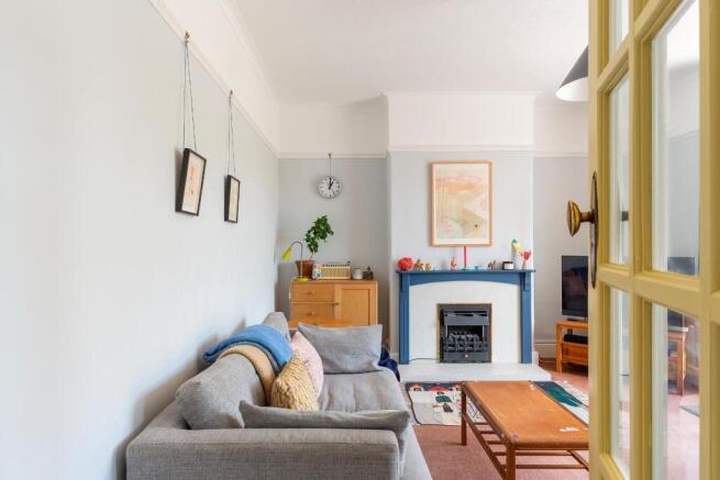 6W6RKE - Living Room E.jpg