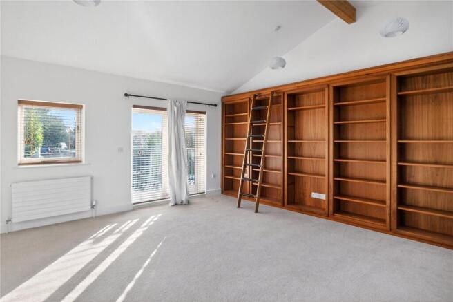 Bedroom / Library