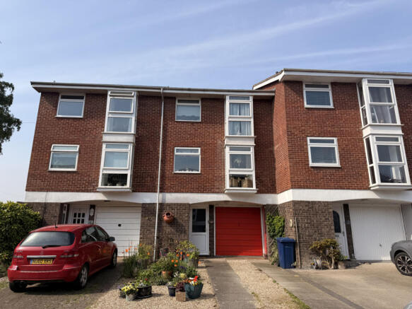 3 Bedroom Terraced for Sale