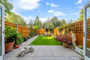 4 Walled Gardens, Frith Park, Sturts Lane, Tadworth KT20 7AG