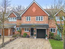 4, Vicarage Grove, Hound Green, Hook RG27 8JJ