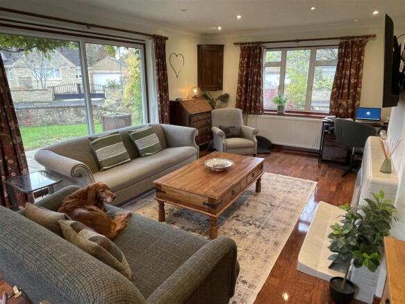 Sitting Room 1.JPG