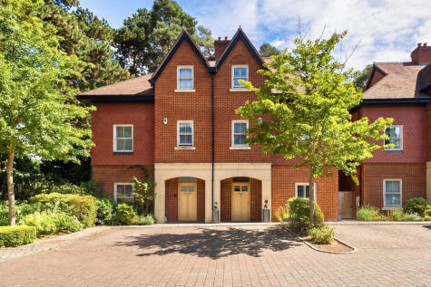 Queensbury Gardens, Ascot
