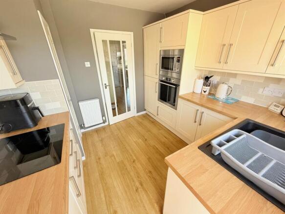 Kitchen 3.jpg