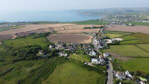 Lor Hellyas, Sennen TR19 7AD