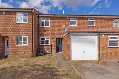 Sutton Place, Langley, SL3